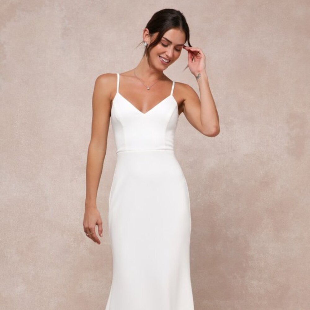 White Sleeveless Mermaid Maxi Dress - Size Medium